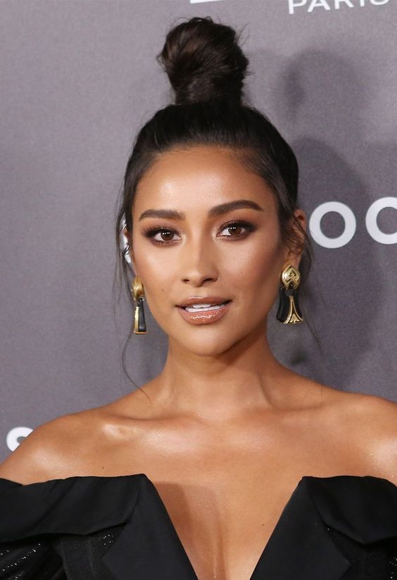 The Best Eyebrow Shapes for an Oval Face: A Guide to Flattering Your Features