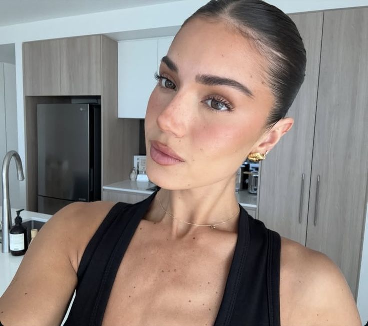 The "Brow-Tox" Alternative: How to Lift Your Face with Makeup