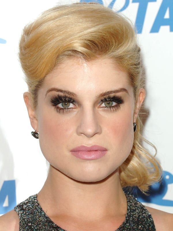 The Perfect Eyebrow Shape for a Pear Face