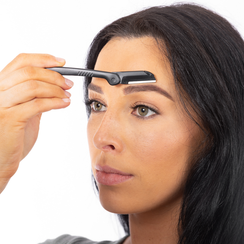 A Step-by-Step Guide on Using a Razor to Shape Your Eyebrows