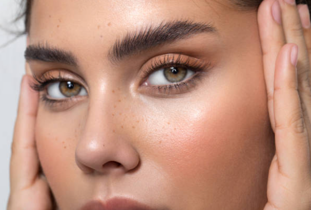 The Brow Trend Taking Over 2026: Feathered, Hair-Stroke Brows