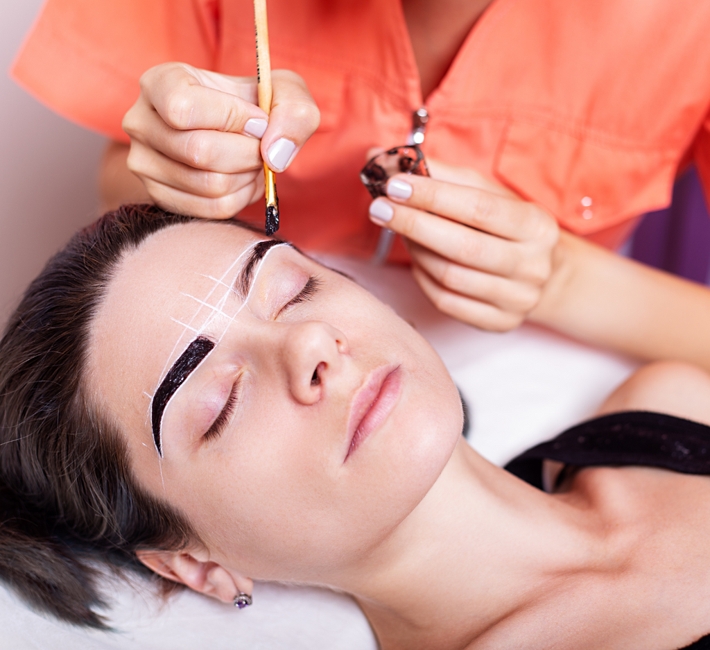 Everything You Need to Know About Eyebrow Tinting