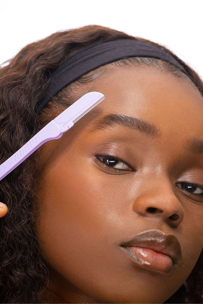 How to Use an Eyebrow Razor and What It Can Be Used for on Your Face